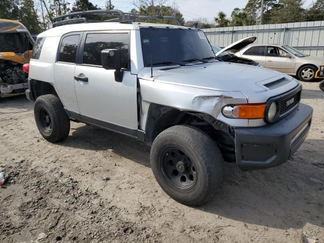 JTEZU11FX8K007585 - 2008 TOYOTA FJ CRUISER SILVER photo 4