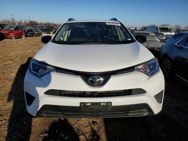 JTMBFREV9JJ721719 - 2018 TOYOTA RAV4 LE WHITE photo 5