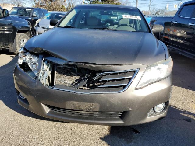 4T1BF3EK0BU717072 - 2011 TOYOTA CAMRY BASE GRAY photo 5