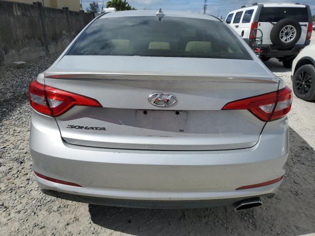 5NPE24AF7FH196783 - 2015 HYUNDAI SONATA SE SILVER photo 6