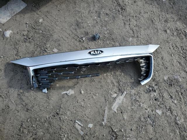 KNDMB5C18K6500520 - 2019 KIA SEDONA LX SILVER photo 13