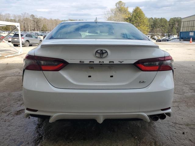 4T1G11AK8PU826157 - 2023 TOYOTA CAMRY SE NIGHT SHADE WHITE photo 6