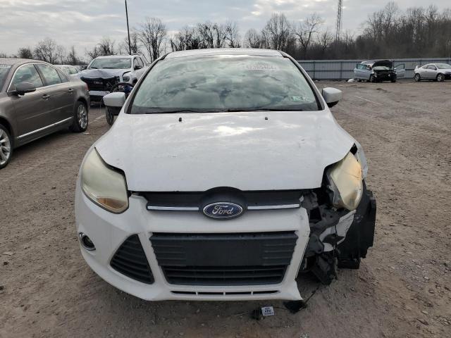 1FAHP3F2XCL178645 - 2012 FORD FOCUS SE WHITE photo 5