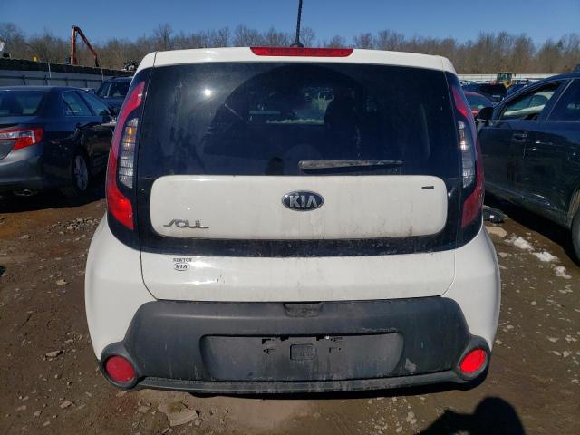 KNDJN2A29G7401212 - 2016 KIA SOUL WHITE photo 6