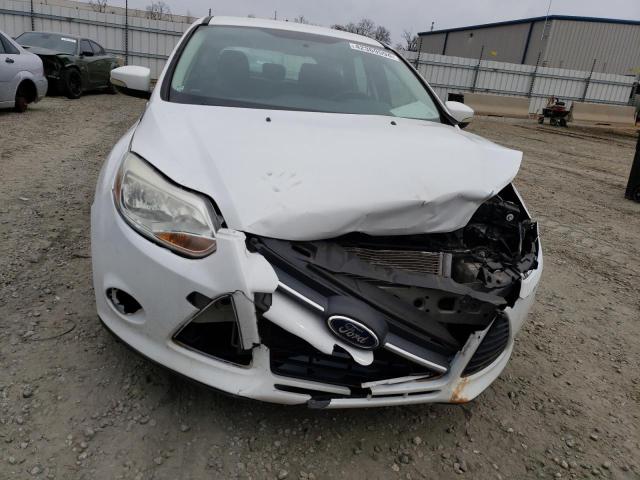 1FADP3K25DL340493 - 2013 FORD FOCUS SE WHITE photo 5