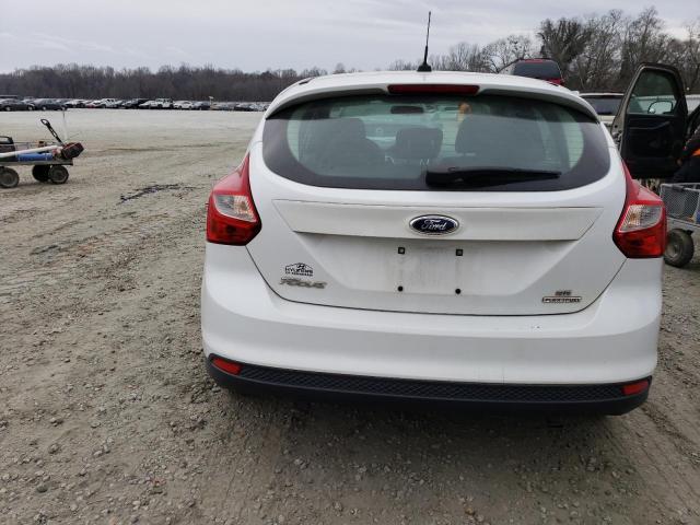 1FADP3K25DL340493 - 2013 FORD FOCUS SE WHITE photo 6