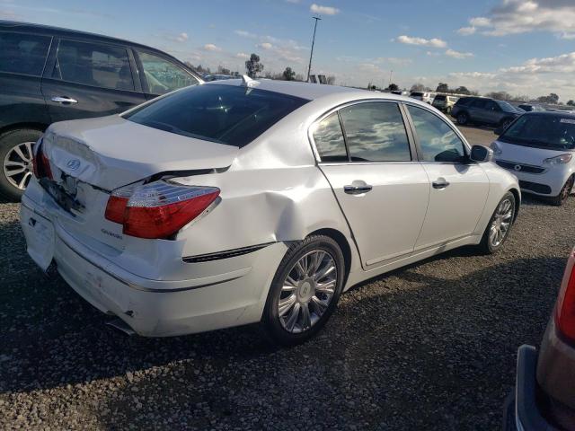 KMHGC4DE2BU136012 - 2011 HYUNDAI GENESIS 3.8L WHITE photo 3