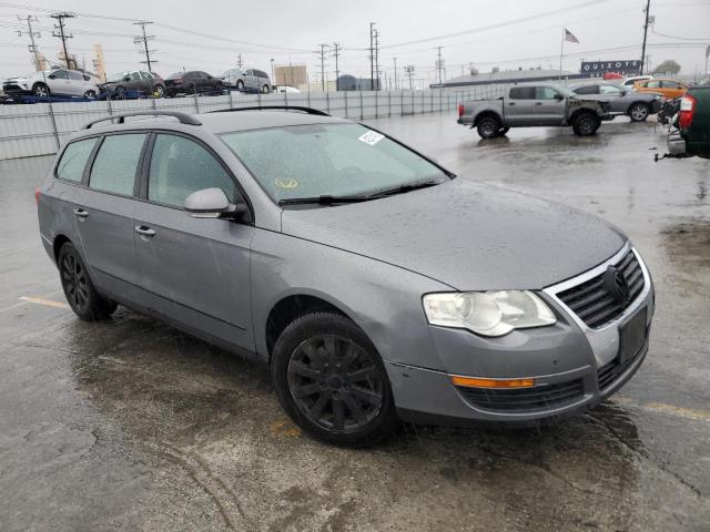 WVWXK73CX8E217562 - 2008 VOLKSWAGEN PASSAT WAGON TURBO GRAY photo 4