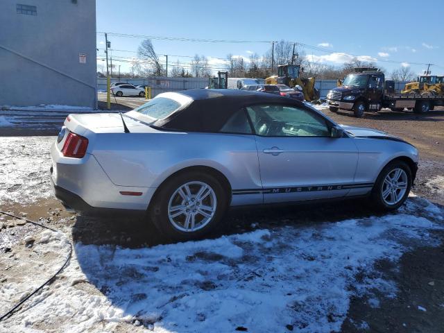 1ZVBP8EM5C5232676 - 2012 FORD MUSTANG SILVER photo 3