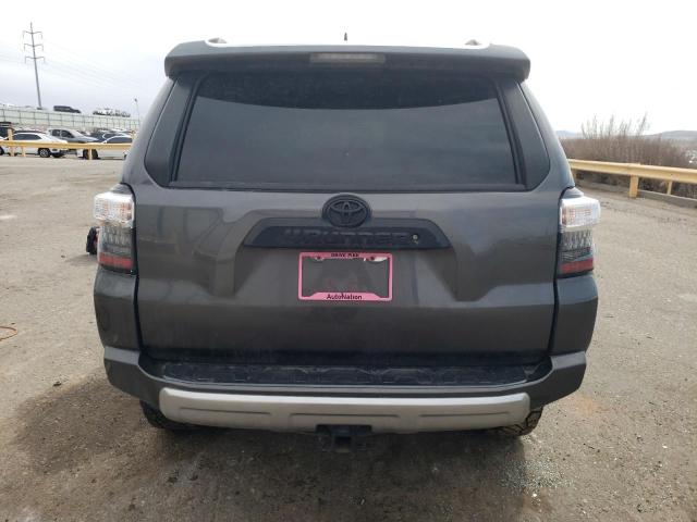 JTEBU5JR1J5576705 - 2018 TOYOTA 4RUNNER SR5/SR5 PREMIUM 灰色 照片 6