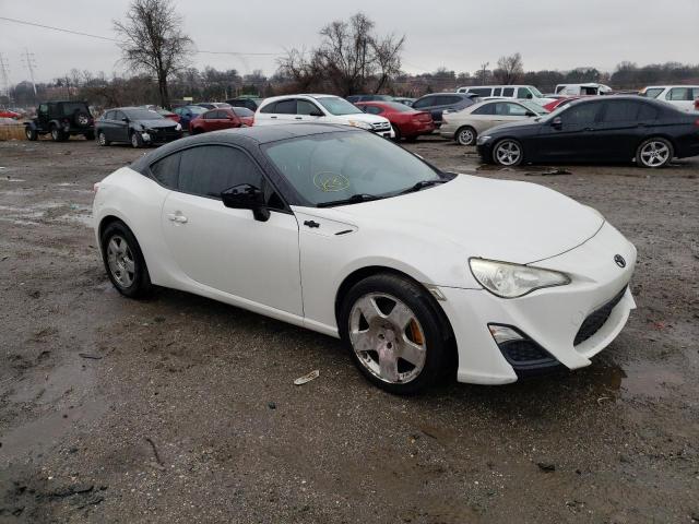 JF1ZNAA16D2722627 - 2013 TOYOTA SCION FR-S WHITE photo 4