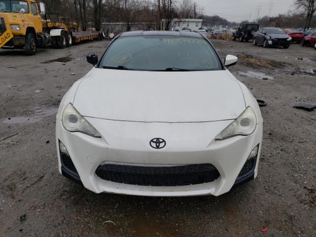 JF1ZNAA16D2722627 - 2013 TOYOTA SCION FR-S WHITE photo 5