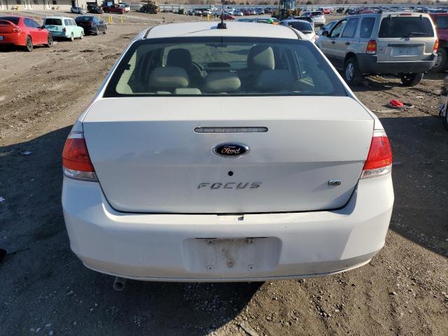 1FAHP35N89W270565 - 2009 FORD FOCUS SE WHITE photo 6