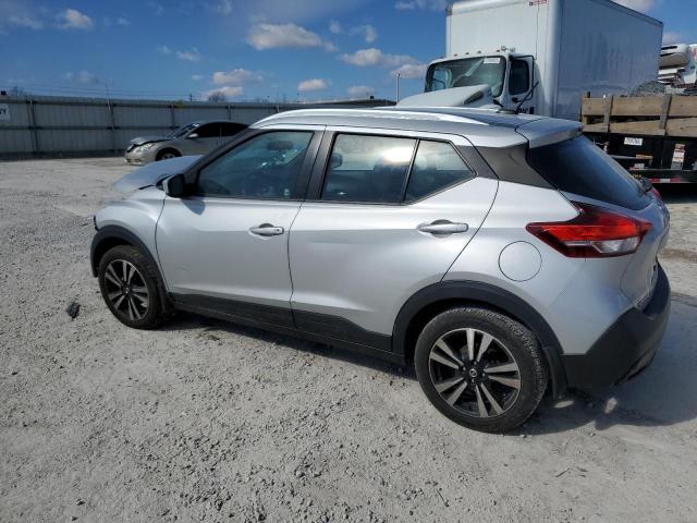 3N1CP5CU2KL548143 - 2019 NISSAN KICKS S SILVER photo 2