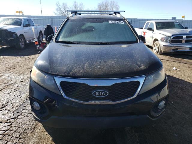 5XYKT4A1XBG152928 - 2011 KIA SORENTO BASE BLACK photo 5