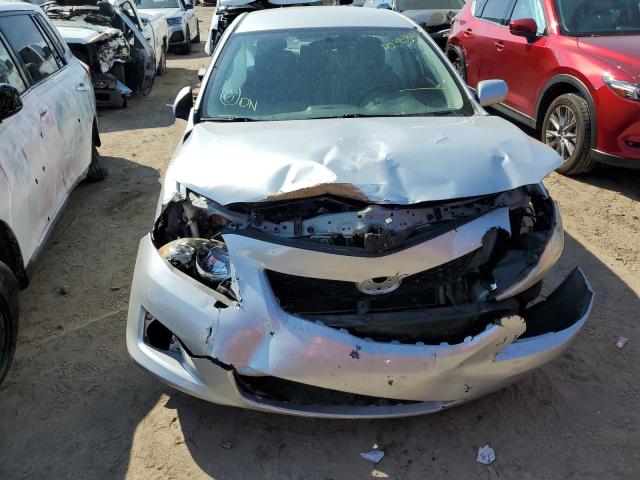 2T1BU4EE3AC255838 - 2010 TOYOTA COROLLA BASE SILVER photo 5