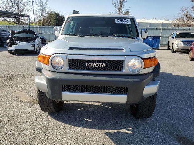 JTEBU11F670042281 - 2007 TOYOTA FJ CRUISER SILVER photo 5