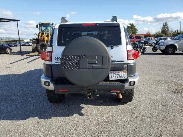 JTEBU11F670042281 - 2007 TOYOTA FJ CRUISER SILVER photo 6