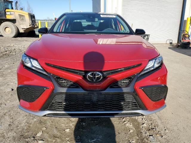 4T1K61BK6MU043280 - 2021 TOYOTA CAMRY XSE RED photo 5