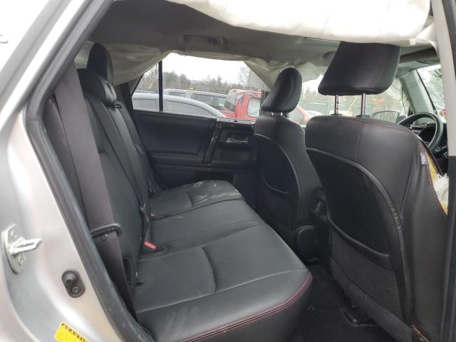 JTEBU5JR0J5590434 - 2018 TOYOTA 4RUNNER SR5/SR5 PREMIUM 银色 照片 10