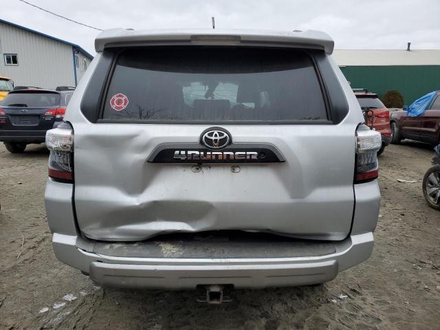 JTEBU5JR0J5590434 - 2018 TOYOTA 4RUNNER SR5/SR5 PREMIUM SILVER photo 6