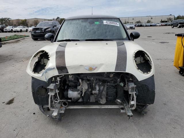 WMWXP5C54G3B14736 - 2016 MINI COOPER WHITE photo 5