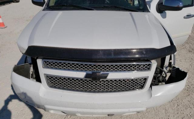 3GNFC16088G162634 - 2008 CHEVROLET SUBURBAN C1500  LS WHITE photo 12