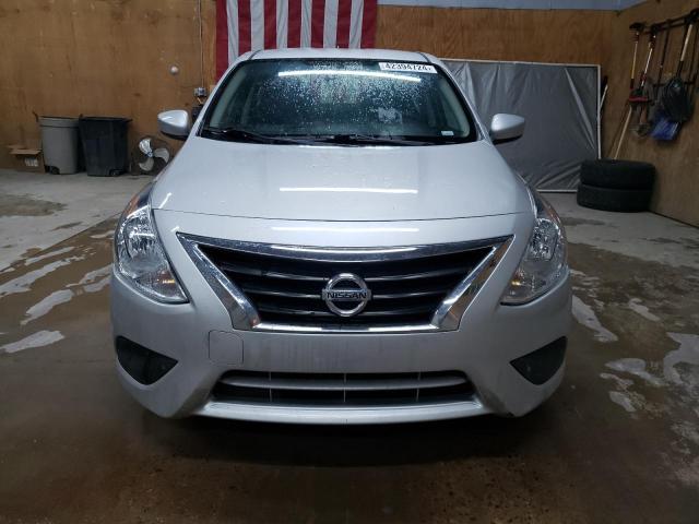 3N1CN7AP7KL838862 - 2019 NISSAN VERSA S SILVER photo 5