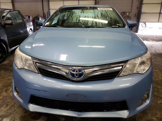 4T1BD1FK8CU004799 - 2012 TOYOTA CAMRY HYBRID BLUE photo 5