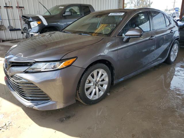 4T1B11HK4JU515641 - 2018 TOYOTA CAMRY L GRAY photo 1