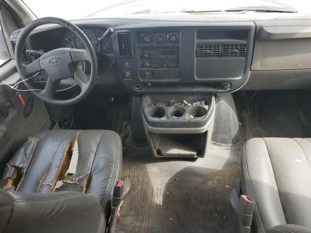 1GBJG31U061228395 - 2006 CHEVROLET EXPRESS G3 WHITE photo 8