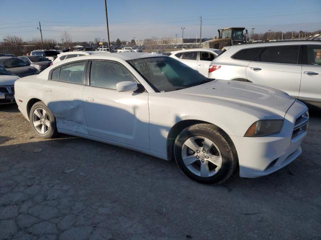 2C3CDXBG5EH241421 - 2014 DODGE CHARGER SE WHITE photo 4