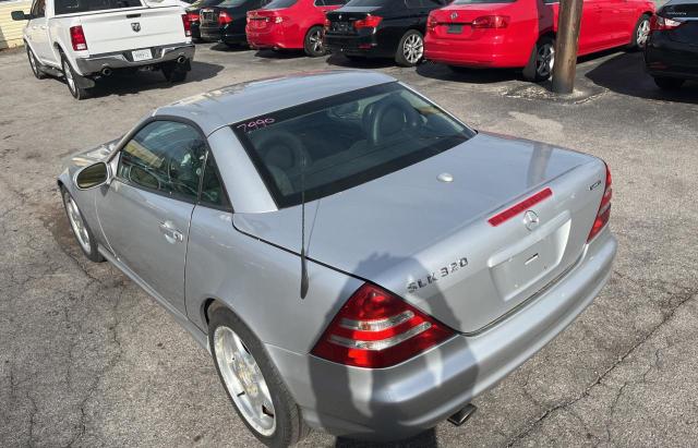 WDBKK65F91F181566 - 2001 MERCEDES-BENZ SLK 320 SILVER photo 3