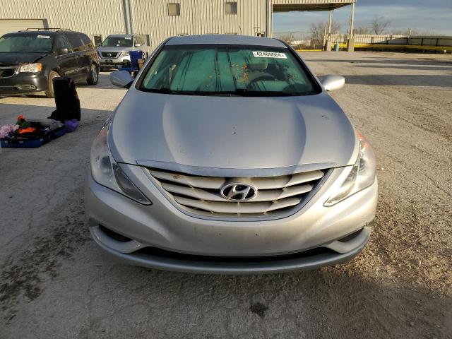 5NPEB4AC4DH787964 - 2013 HYUNDAI SONATA GLS SILVER photo 5