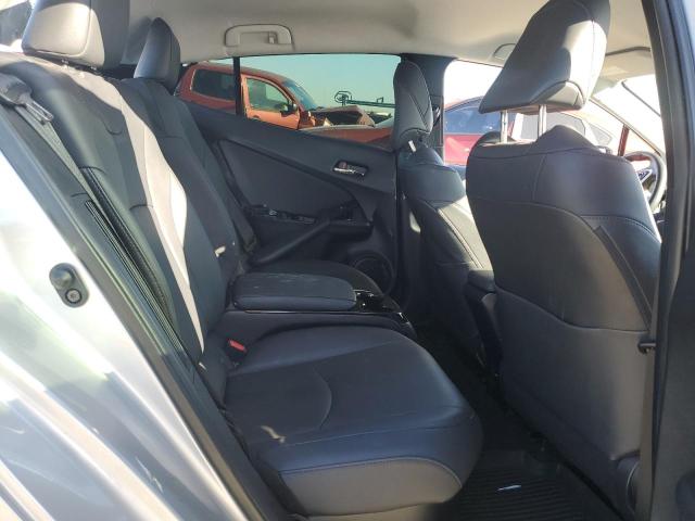 JTDKARFP2J3073403 - 2018 TOYOTA PRIUS PRIM 银色 照片 10