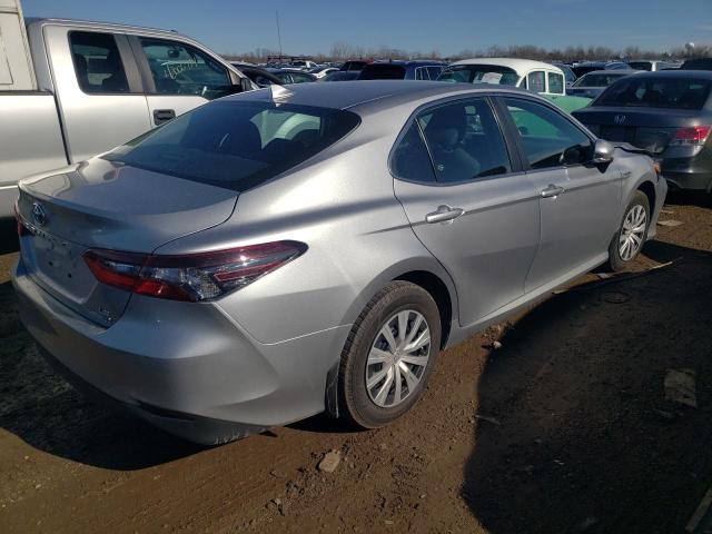 4T1H31AK0MU548946 - 2021 TOYOTA CAMRY LE SILVER photo 3