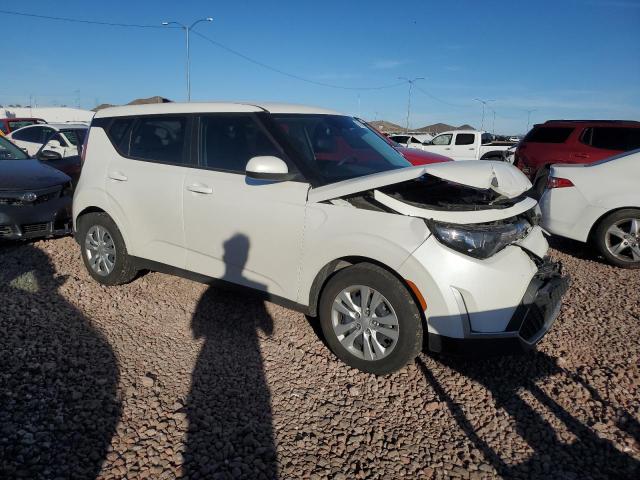 KNDJ23AU6P7846510 - 2023 KIA SOUL LX WHITE photo 4