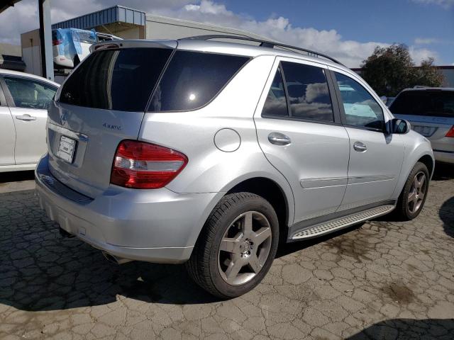 4JGBB72E48A298607 - 2008 MERCEDES-BENZ ML 550 SILVER photo 3