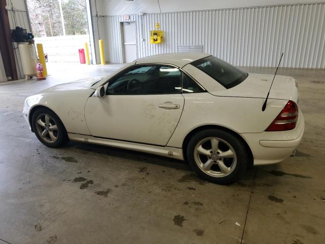 WDBKK65FX1F234761 - 2001 MERCEDES-BENZ SLK 320 WHITE photo 2