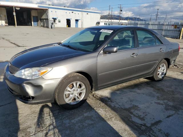 JTDBE32K330177611 - 2003 TOYOTA CAMRY LE CHARCOAL photo 1