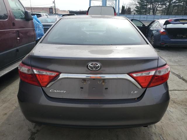 4T1BF1FK6HU675566 - 2017 TOYOTA CAMRY LE GRAY photo 6