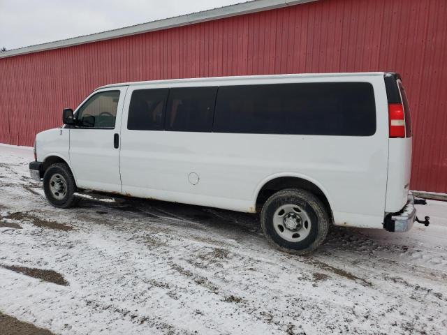 1GAHG39K981226332 - 2008 CHEVROLET EXPRESS G3 WHITE photo 2