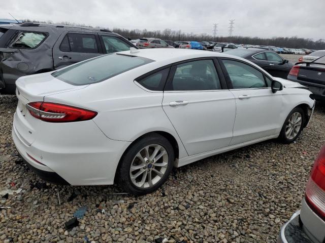 3FA6P0H74KR104703 - 2019 FORD FUSION SE WHITE photo 3