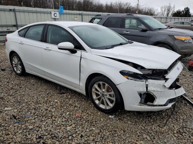 3FA6P0H74KR104703 - 2019 FORD FUSION SE WHITE photo 4