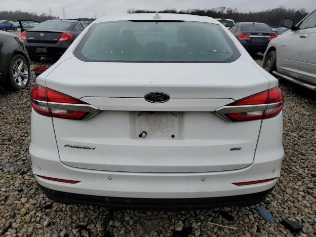 3FA6P0H74KR104703 - 2019 FORD FUSION SE WHITE photo 6