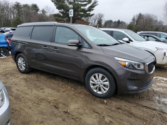 KNDMB5C13H6268059 - 2017 KIA SEDONA LX BROWN photo 4