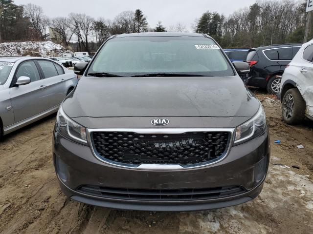 KNDMB5C13H6268059 - 2017 KIA SEDONA LX BROWN photo 5