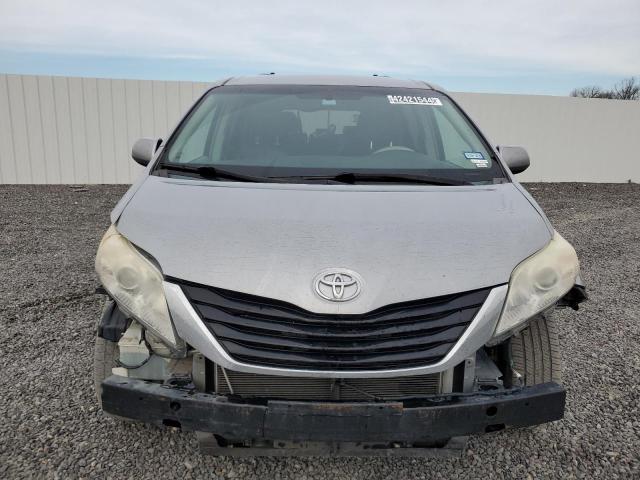 5TDKK3DC8DS382693 - 2013 TOYOTA SIENNA LE SILVER photo 5