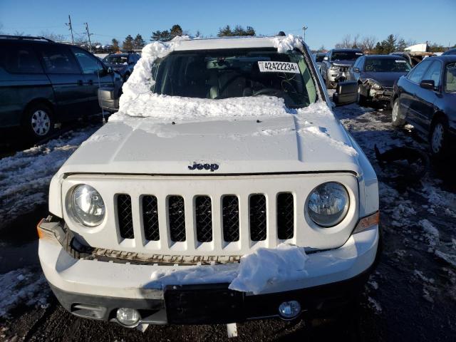 1C4NJRFB2GD636213 - 2016 JEEP PATRIOT LATITUDE WHITE photo 5