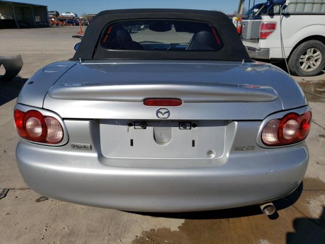 JM1NB353840402133 - 2004 MAZDA MX-5 MIATA BASE SILVER photo 10